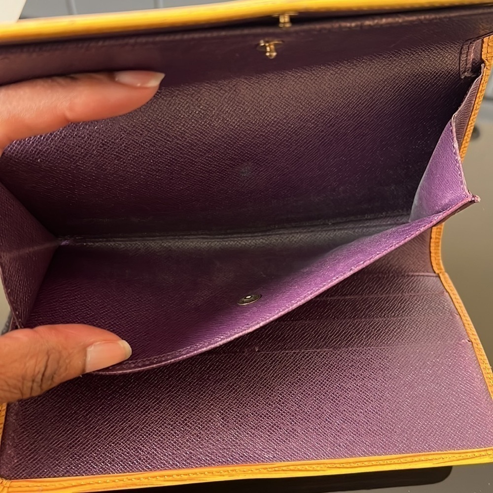 Louis Vuitton Epi Trifold Wallet - Picture 6 of 9